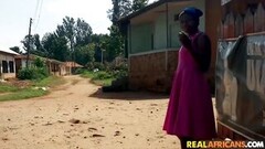 Nigeriaanse vriendin geniet van neuken na het eten Thumb