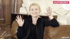 De blonde Duitse slet wordt hard in haar kont geneukt door de Turkse gast Thumb